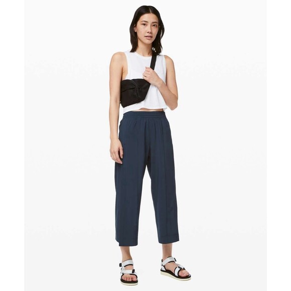 Lululemon Wanderer Culotte.True Navy. Womens. Sz 2 - Picture 1 of 16